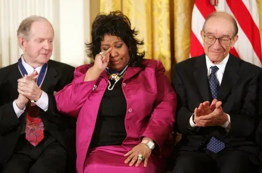 Aretha Franklin wipes a tear after receiving the Presidential Medal of Freedom, November 9, 2005.