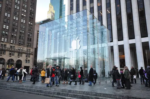 The Apple Fifth Avenue glass cube entrance in midtown Manhattan, seen in daylight.