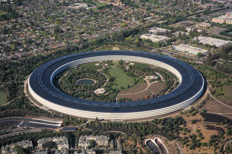 Aerial photograph of Apple Park, the circular headquarters building in Cupertino, California.