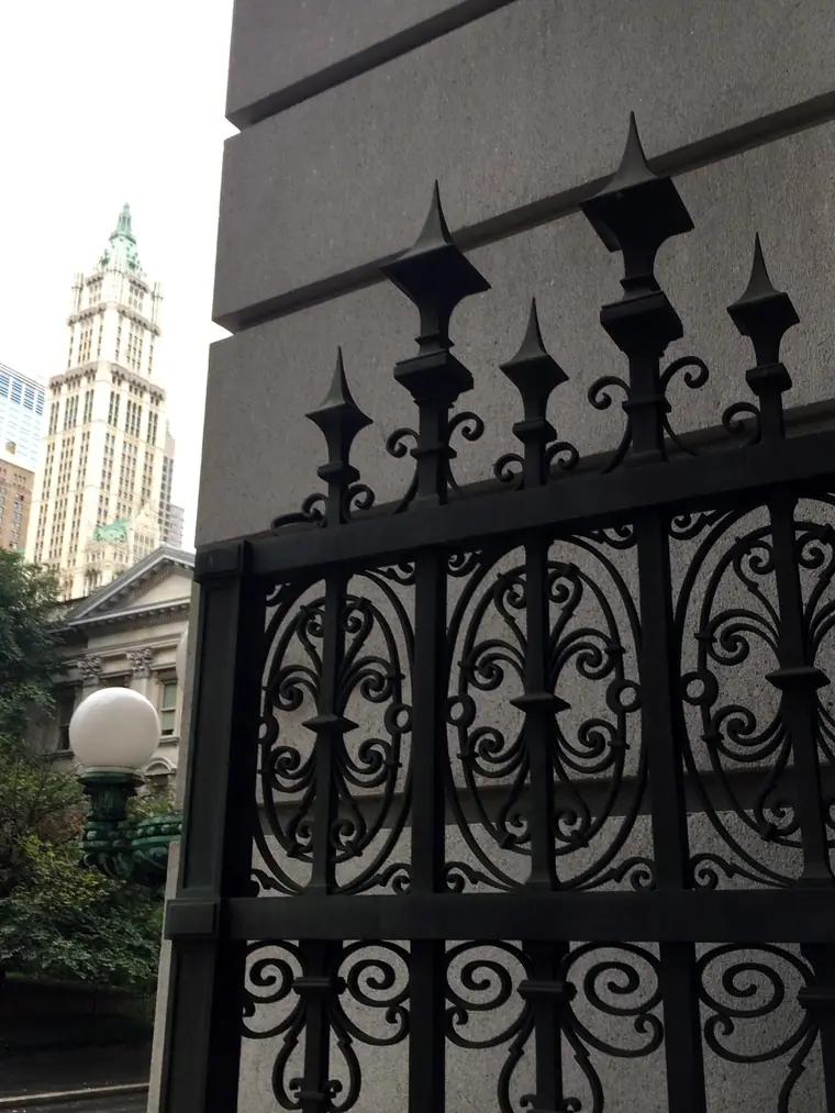 The Beaux-Arts facade of 31 Chambers Street in Manhattan, the Surrogate's Courthouse, with its colonnade and mansard roof.