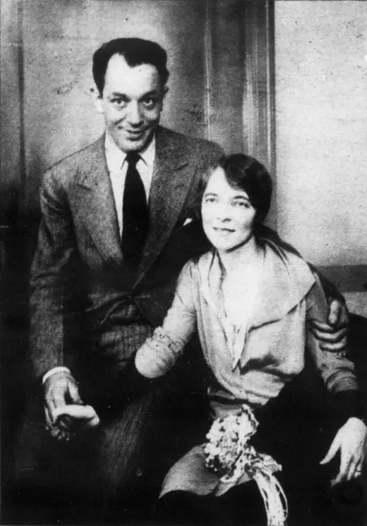 Newspaper photograph of Charles MacArthur and Helen Hayes in the year they married.