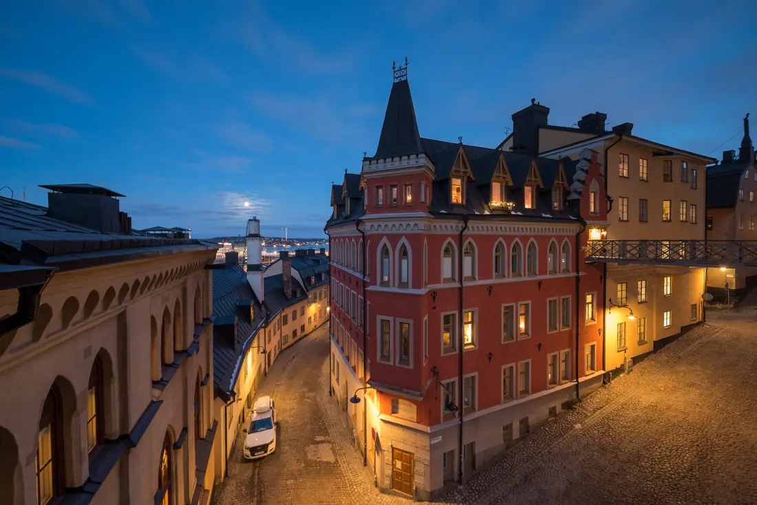 Pryssgränd and Bellmansgatan at Mariaberget in Södermalm, Stockholm, with an 1888 residential building.