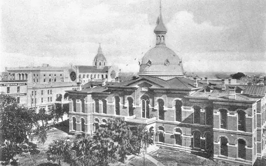 The domed Hillsborough County Courthouse in Tampa, photographed in 1908.