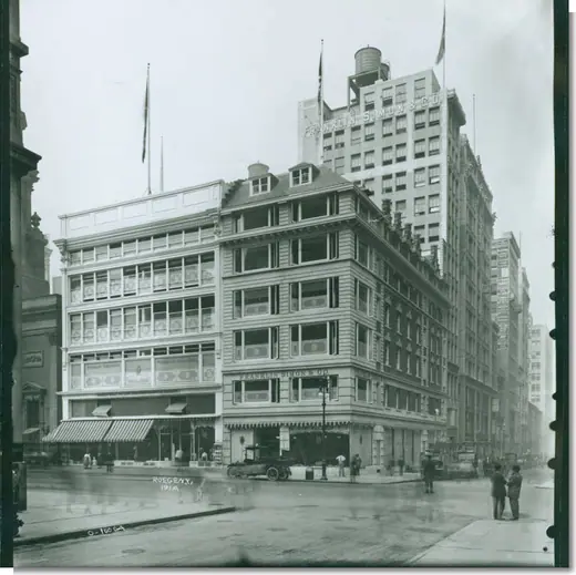 The Franklin Simon and Company store on Fifth Avenue at 38th Street, Manhattan.